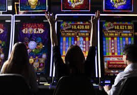 Meja dealer langsung dengan suasana profesional di peri4d